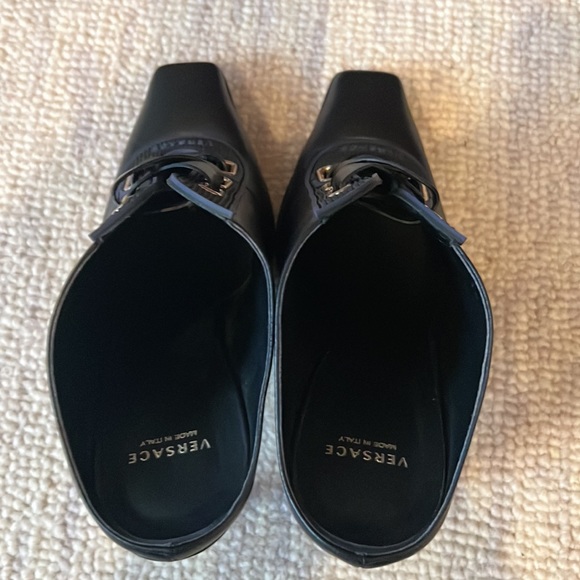 Versace 2017 Fall Runaway Collection - Black Pumps - Picture 5 of 6